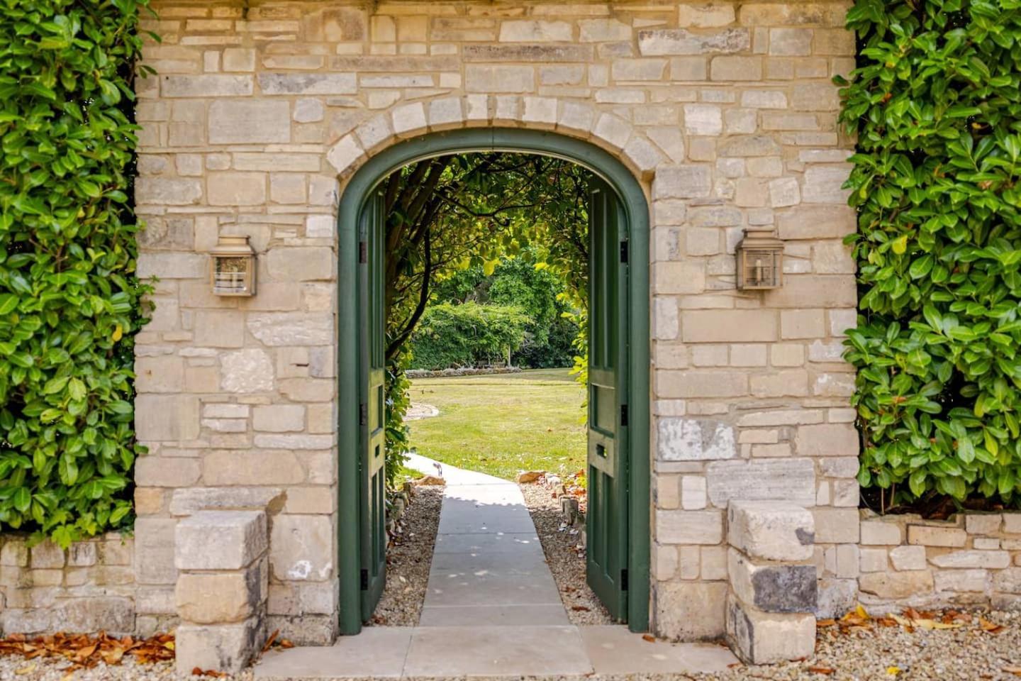 Ferienwohnung Granby Estate The Old Pool House Bradford-On-Avon Exterior foto